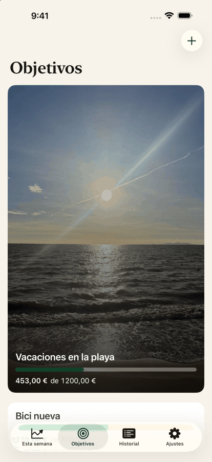 La pantalla de metas, con una foto de playa detrás de la meta de vacaciones en la playa a cuatrocientos cincuenta y dos dólares de mil doscientos.