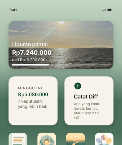 Layar utama iPhone dengan tiga widget Keep the Diff: Catat Diff, Diff minggu ini sebesar Rp5.072.000 dari tujuh keputusan lebih baik, dan tujuan liburan ke pantai dengan fotonya senilai Rp7.232.000 dari Rp19.200.000.