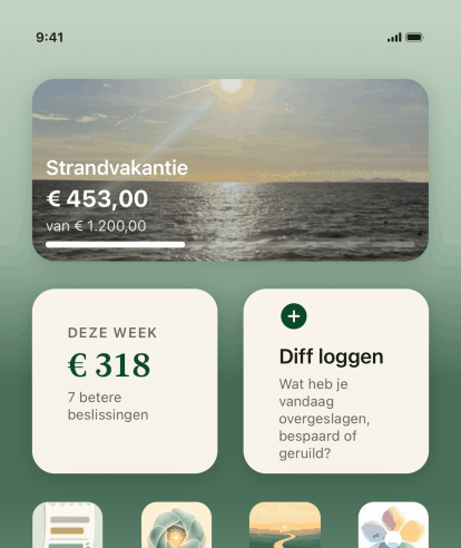 Een iPhone-startscherm met drie Keep the Diff-widgets: Diff vastleggen, het Diff van deze week van driehonderdzeventien dollar uit zeven betere beslissingen, en het doel Strandvakantie met foto bij vierhonderdtweeënvijftig van twaalfhonderd dollar.